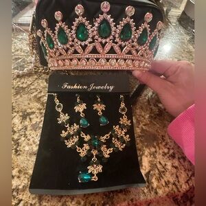 Emerald and Gold Necklace Set